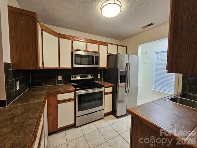 Building Photo - 802 Selwyn Oaks Ct
