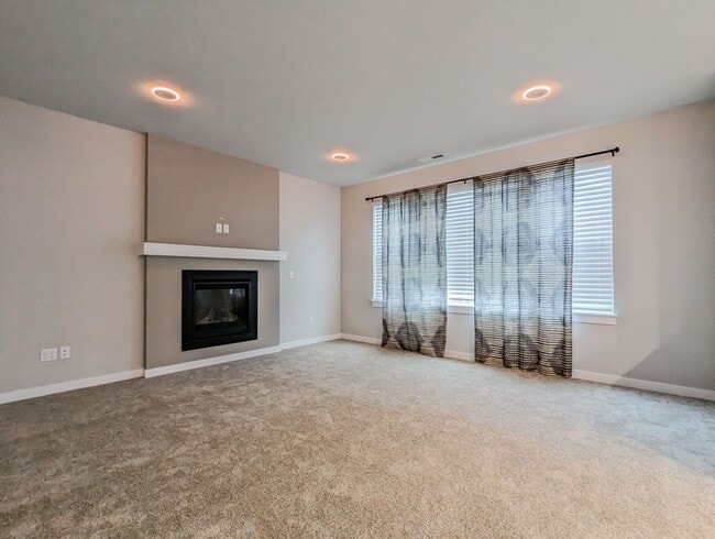 Foto del edificio - **Move-In Special** Stunning 5 bed, 2.5 ba...