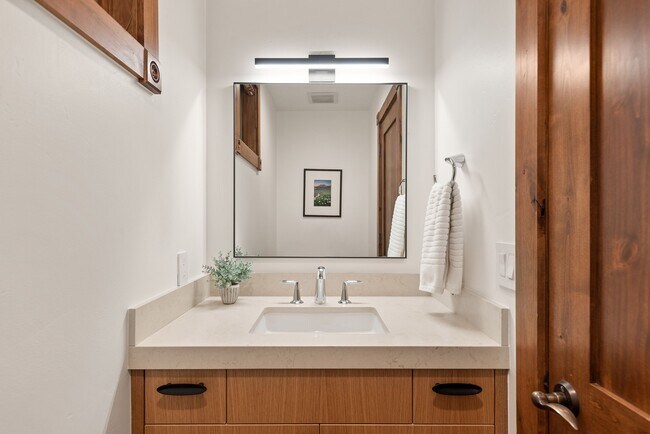 Foto del edificio - 503 W Main St