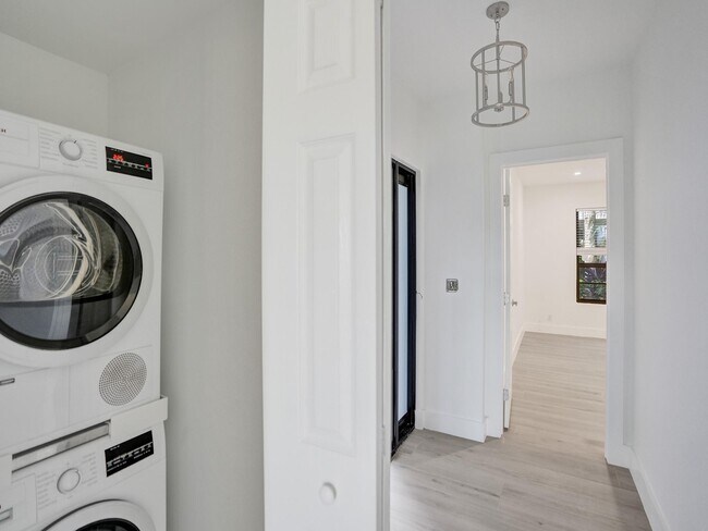 Foto del edificio - 830 Greensward Ct