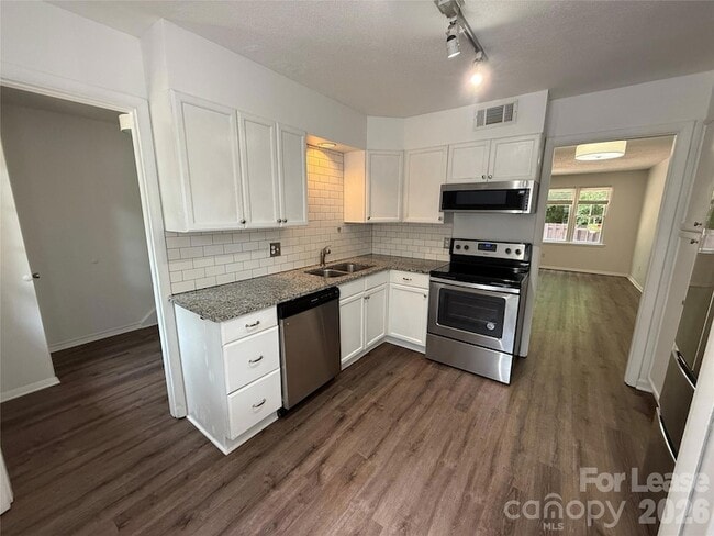 Building Photo - 4605 Hedgemore Dr