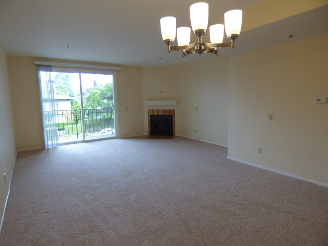 Building Photo - Spacious 2 Bedroom 2 Bath Condo in Bankers...