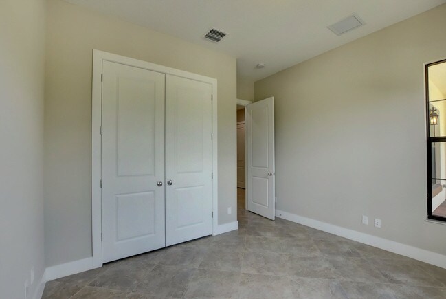 Building Photo - 2102  Dickens Terrace
