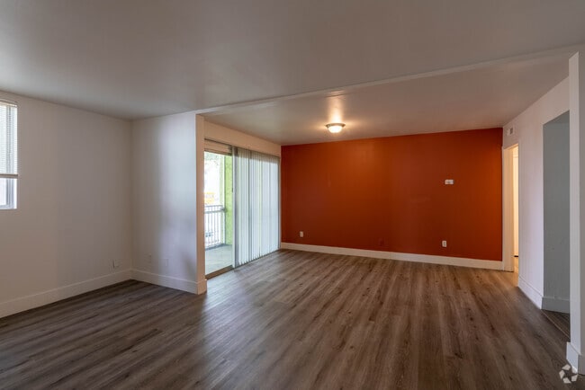 1BR, 1 BA - 884SF - Red Bay Apartment Complex