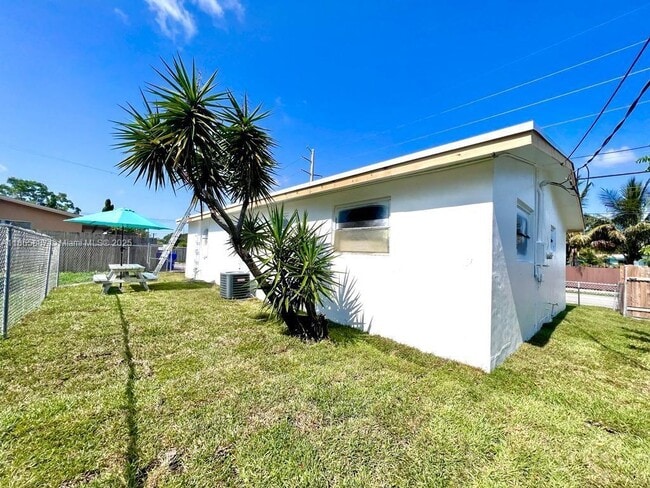 Building Photo - 427 N 24th Ave