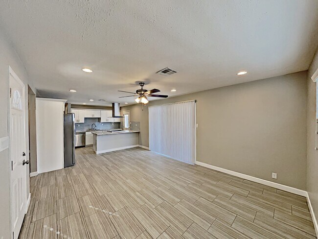 Building Photo - 23 E Pierce St
