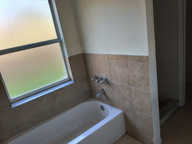 Building Photo - 620 Jaguar Ct
