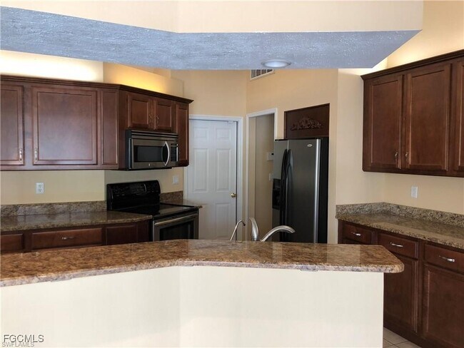 Foto del edificio - 2143 SW 5th Pl
