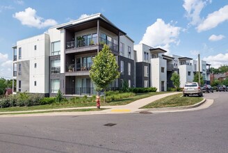 Building Photo - 3116 West End Cir