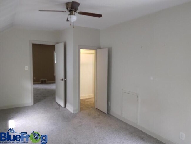 Foto del edificio - 823 1/2 West Lorain Street (upper)