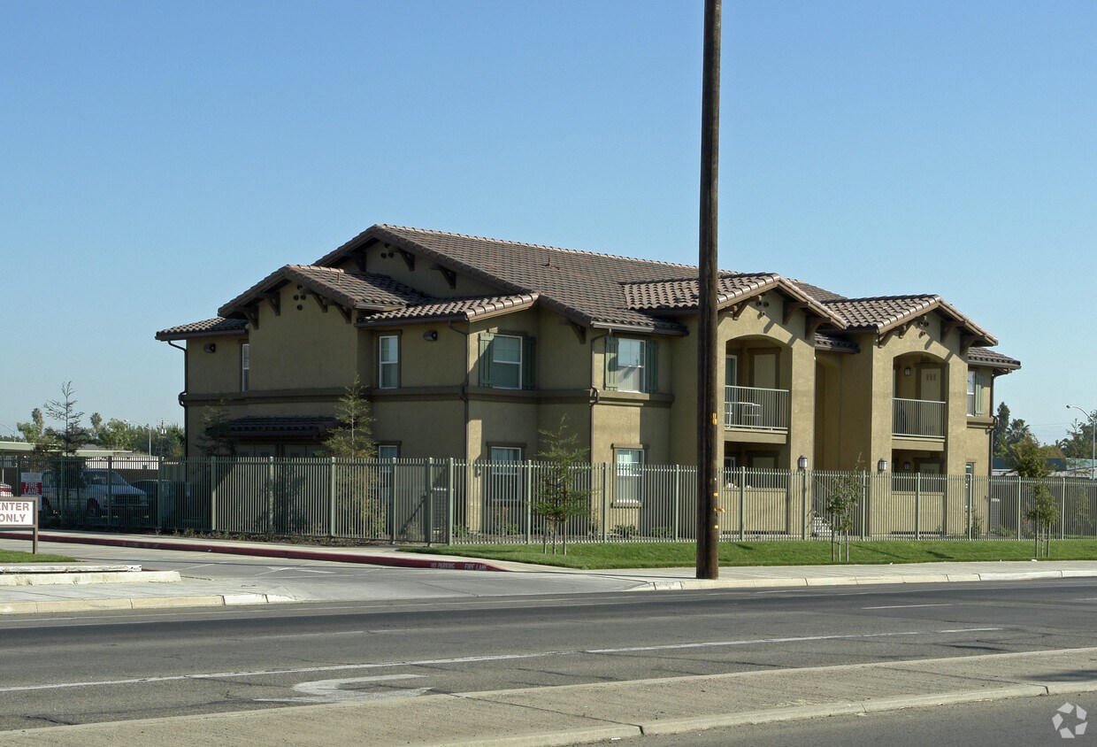 Building Photo - Sandstone Apartments