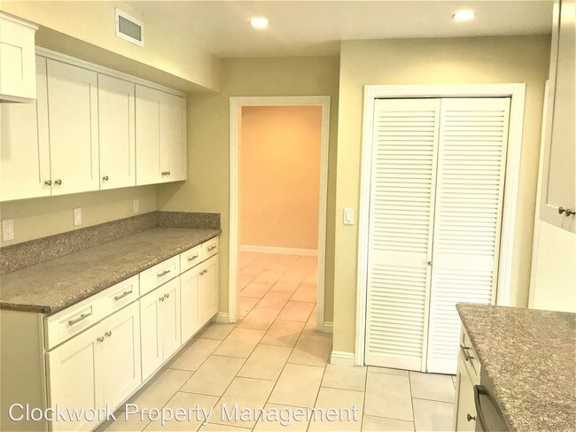 Building Photo - 4 br, 4 bath House - 23702 Decorah Rd