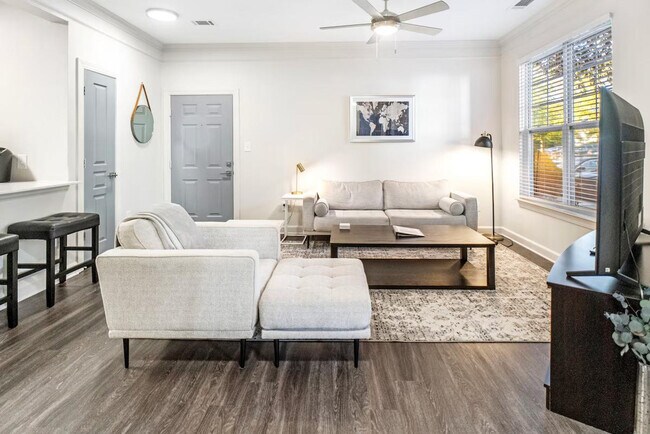 Foto del edificio - 2212 Brisbane Woods Way