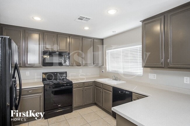 Foto del edificio - 6235 Lone Cypress Ct