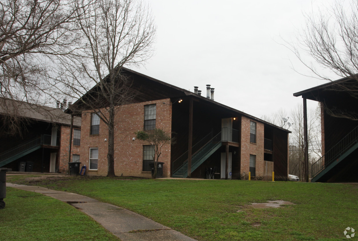 Building Photo - 1622 Cedar Lake Dr
