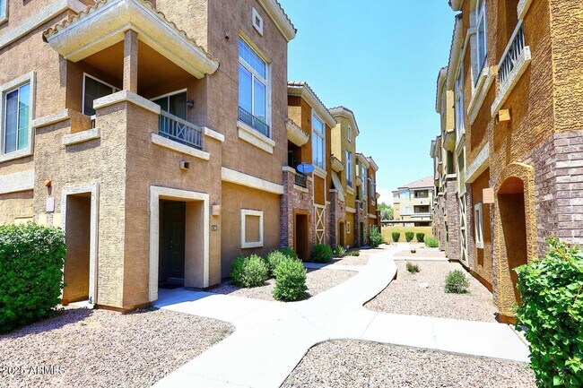 Foto del edificio - 18250 N Cave Creek Rd