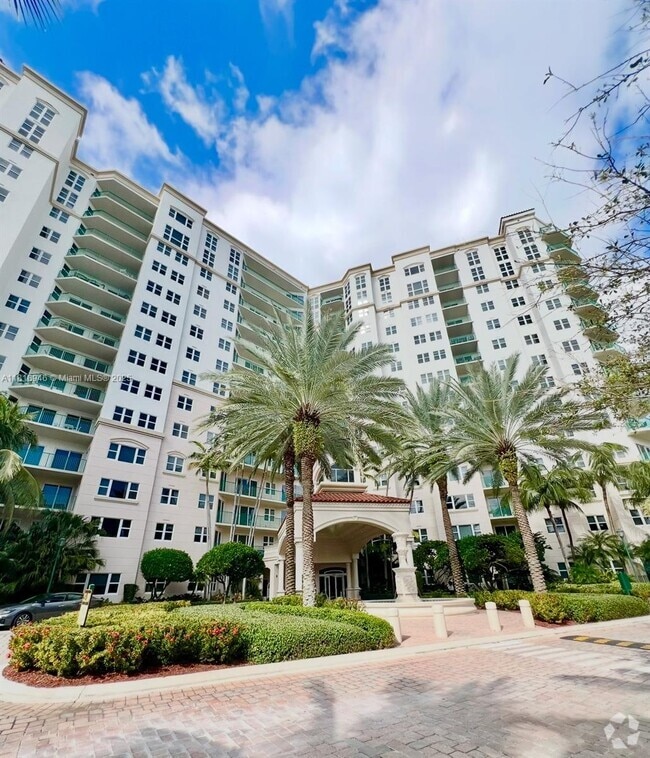 Building Photo - 19900 E Country Club Dr