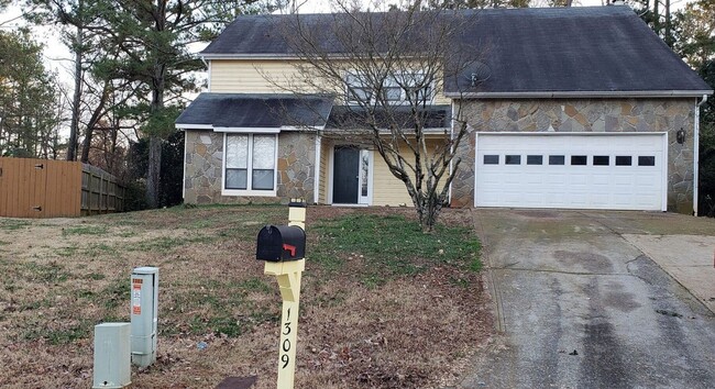 Building Photo - Spacious 4 bedrooms house in Lawrenceville