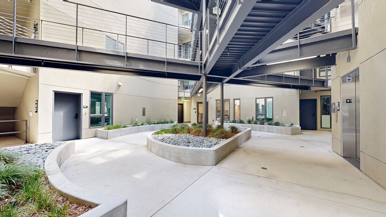 Photo - Solaire Venice Apartments