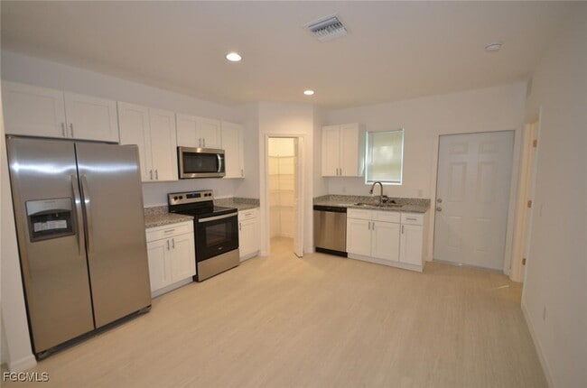 Building Photo - 3306 Bassie Ct