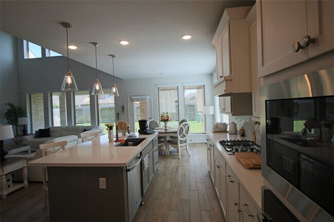 Building Photo - 24727 Tanoureen Dr