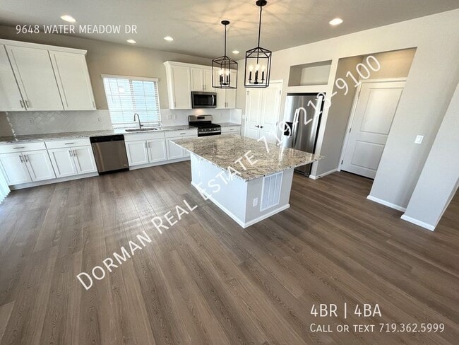 Building Photo - 2-Story 4 bedroom Home with A/C!