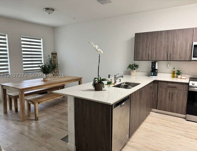 Foto del edificio - 15540 SW 136th St