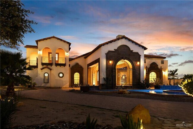 Building Photo - 2304 Antigua Dr