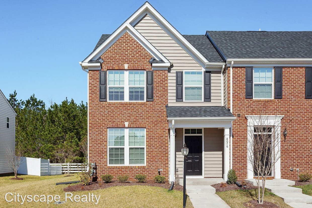 Foto principal - 8076 Creekside Village Dr
