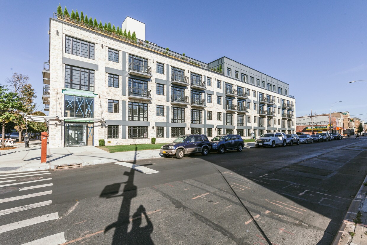 Primary Photo - 8-3 Wyckoff Ave