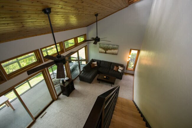 Foto del edificio - 201 Bluebird Ln