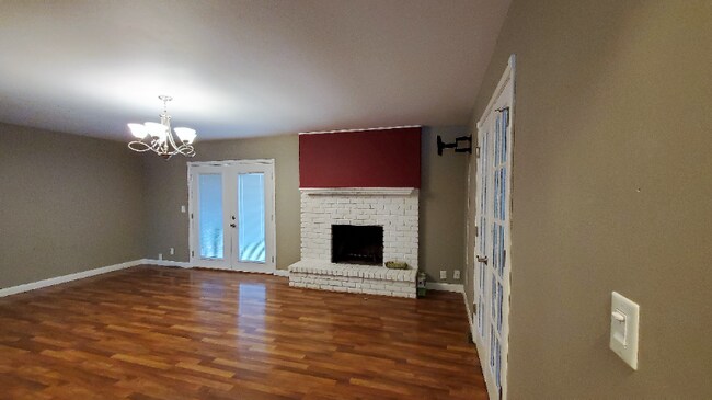 Foto del edificio - 1670 N Wood Dr