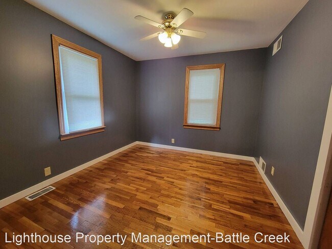 Building Photo - 3 br, 1 bath House - 428 High Street
