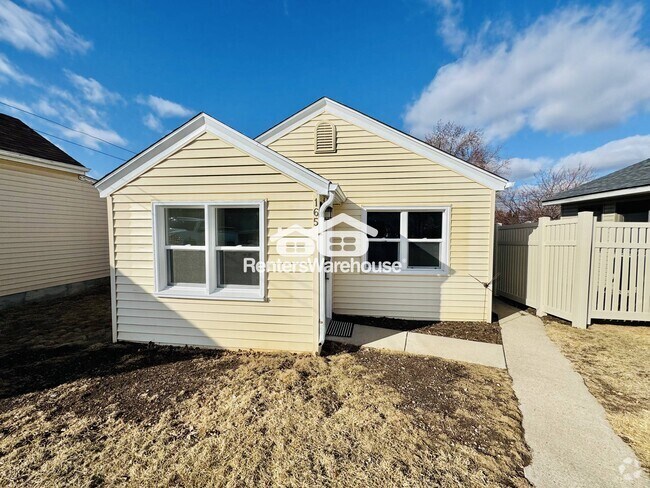 Building Photo - 165 Stanley St