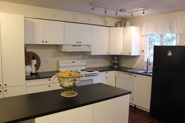 Santee court - Santee court Townhome