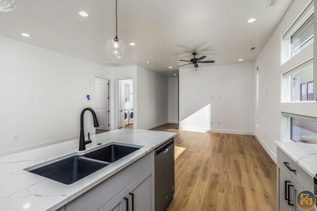Foto del edificio - 2814 Oak Cir
