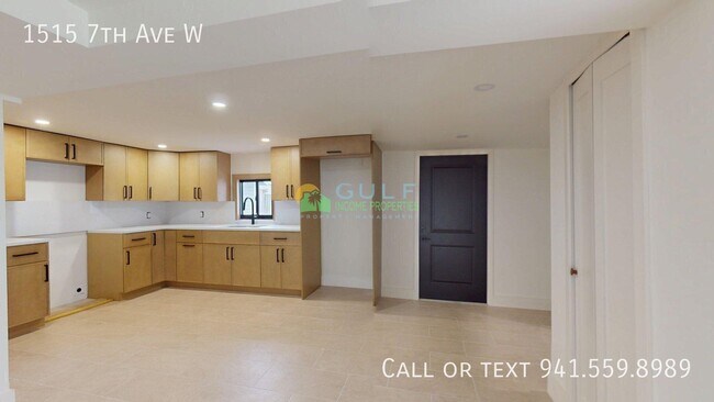 Building Photo - 1515 7th Ave W
