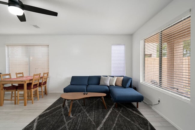 Building Photo - 13682 W Desert Flower Dr