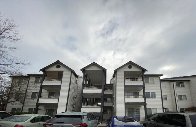 Building Photo - Spacious 2 Bedroom in Renton