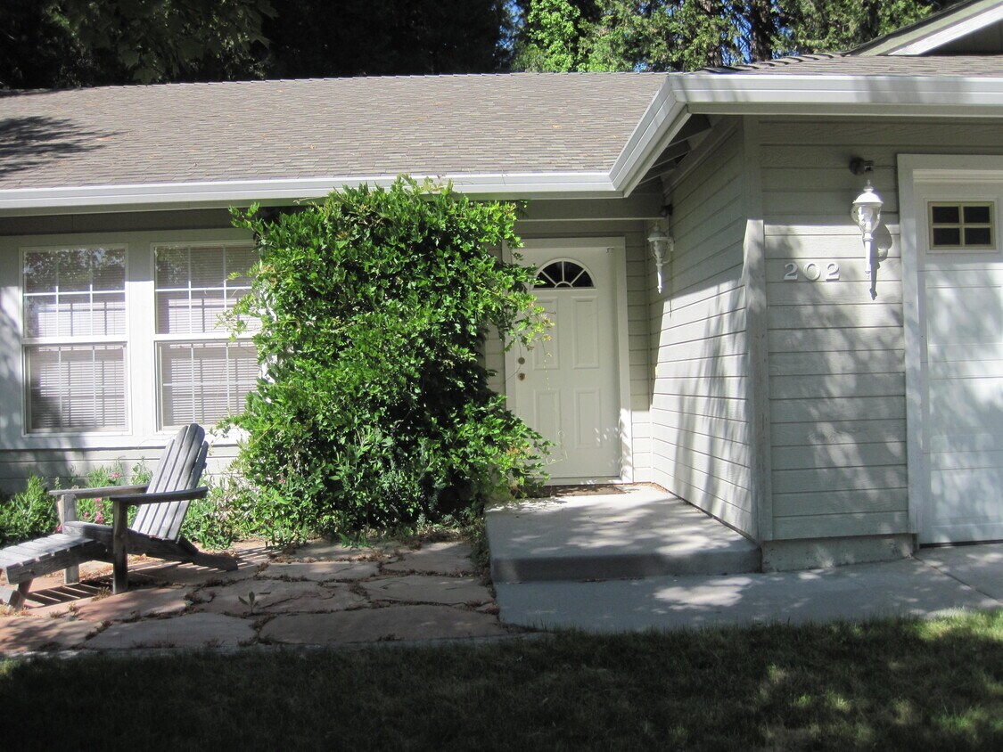 202 Magnolia St, Mount Shasta, CA 96067 House Rental in Mount Shasta, CA