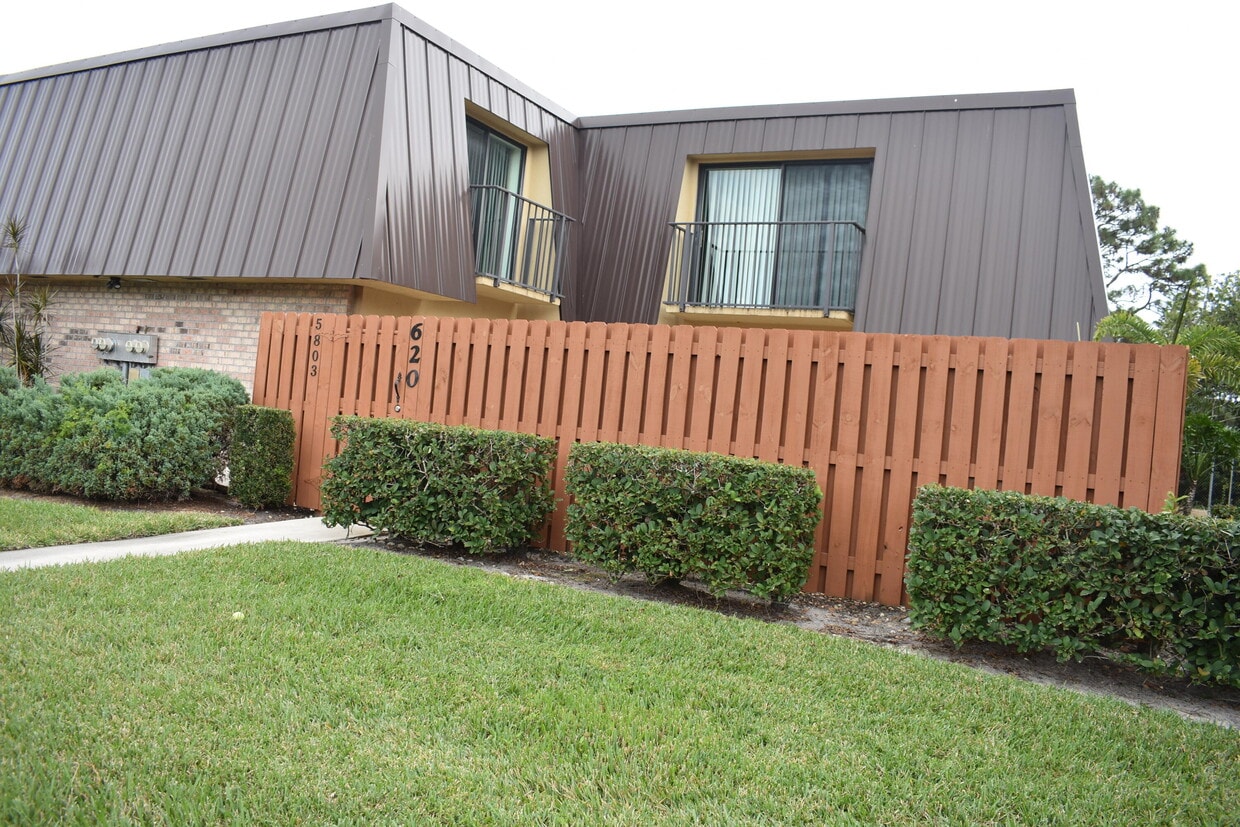 Primary Photo - 5803 SE Windsong Ln