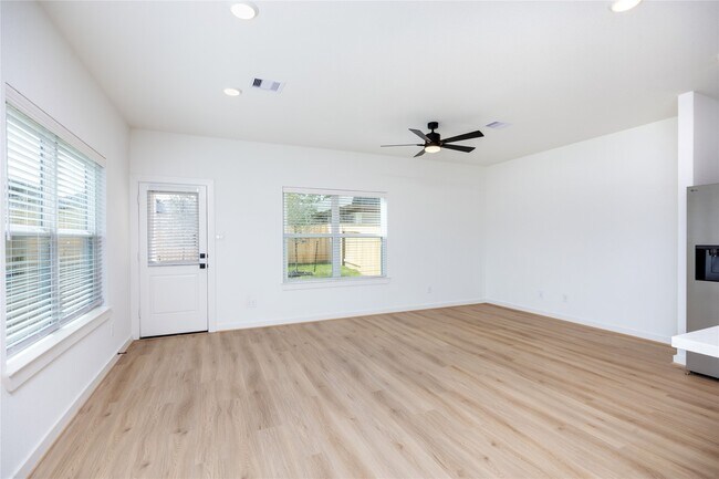 Foto del edificio - 1951 Longmire Villas Ct