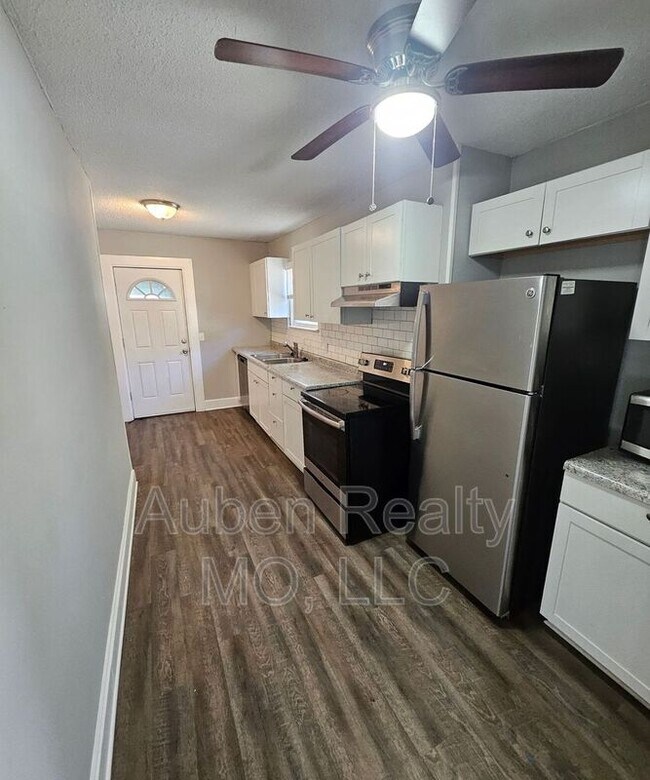 Foto del edificio - 1158 E 75th Terrace