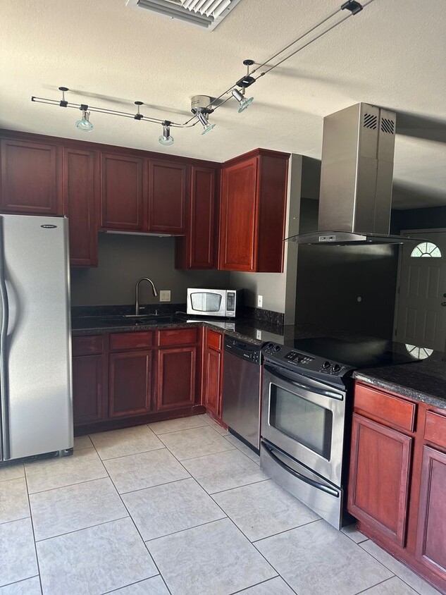 Foto principal - Discover this Charming 2-Bedroom - Tempe -...