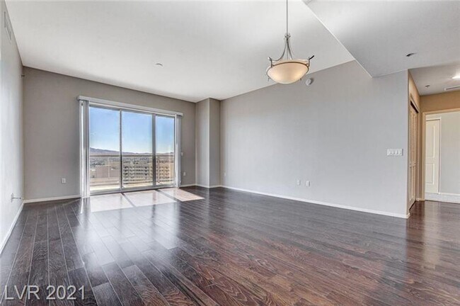 Foto del edificio - BEAUTIFUL 2 BEDROOM AT THE ONE!