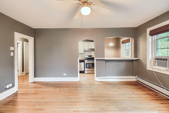 Building Photo - One Bedroom Condo in Denver