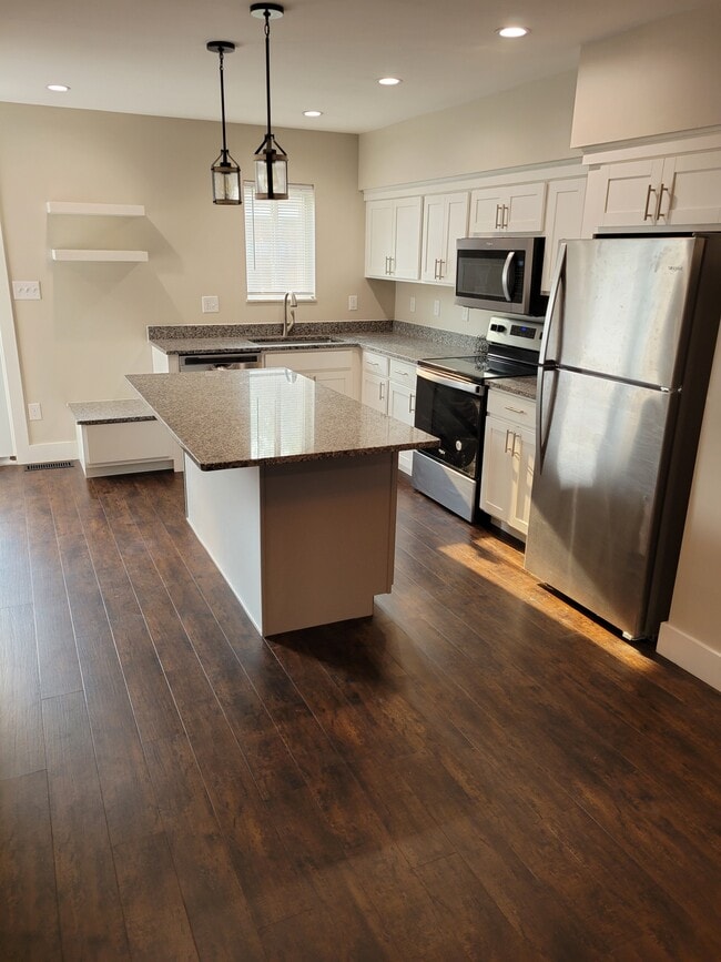 Building Photo - 4971 W 16th St