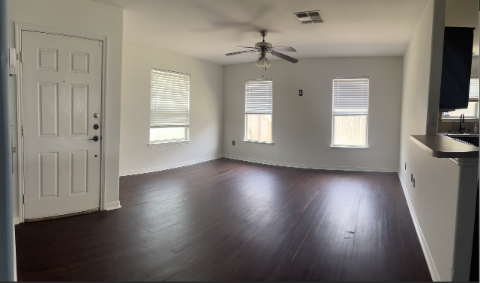 Foto del edificio - 2210 Abeto Dr