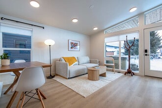 Building Photo - 27 4th St E