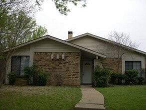 Building Photo - 612 Middle Cove Dr